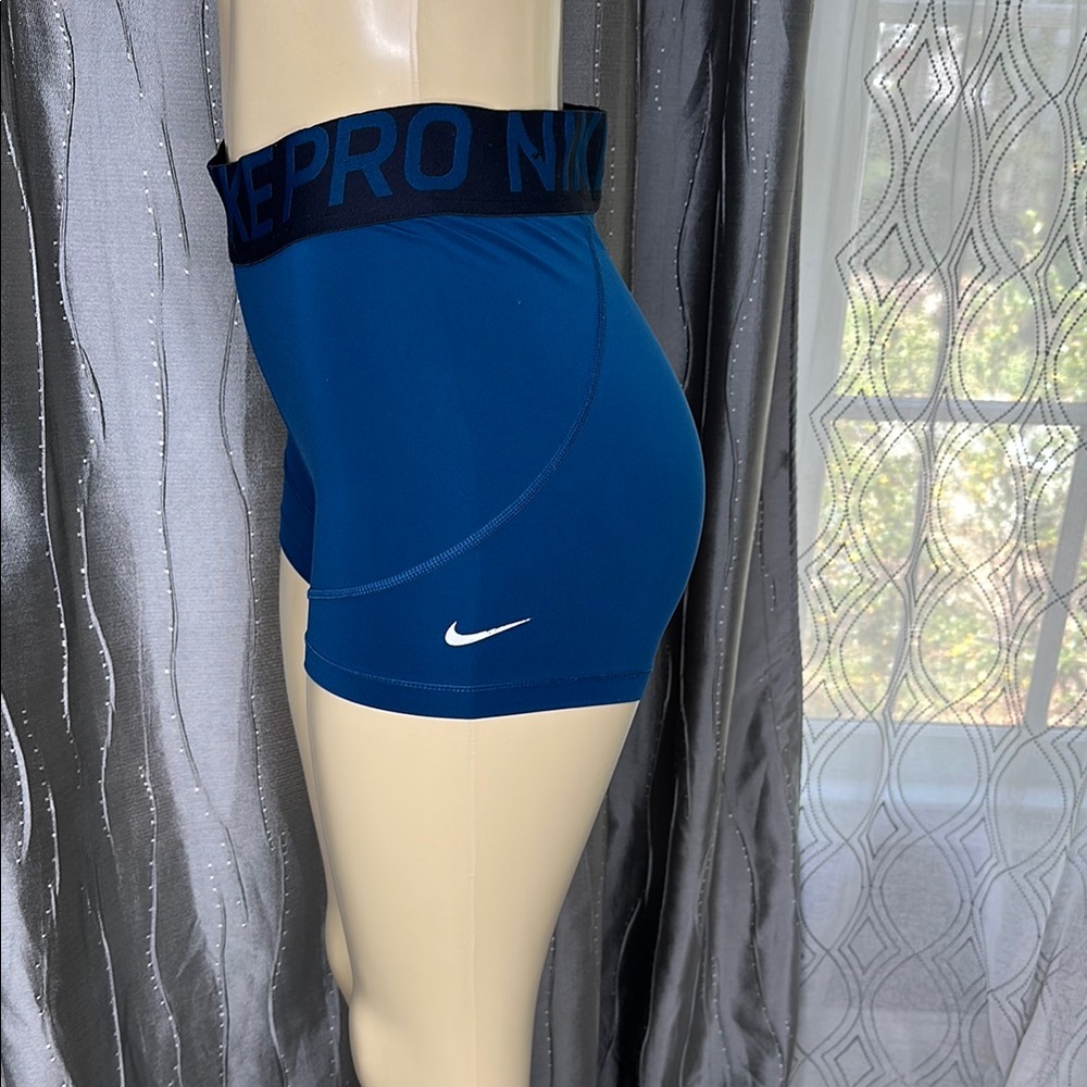 Nike Women's Dri-Fit Blue Training  Performance Shorts Sz M